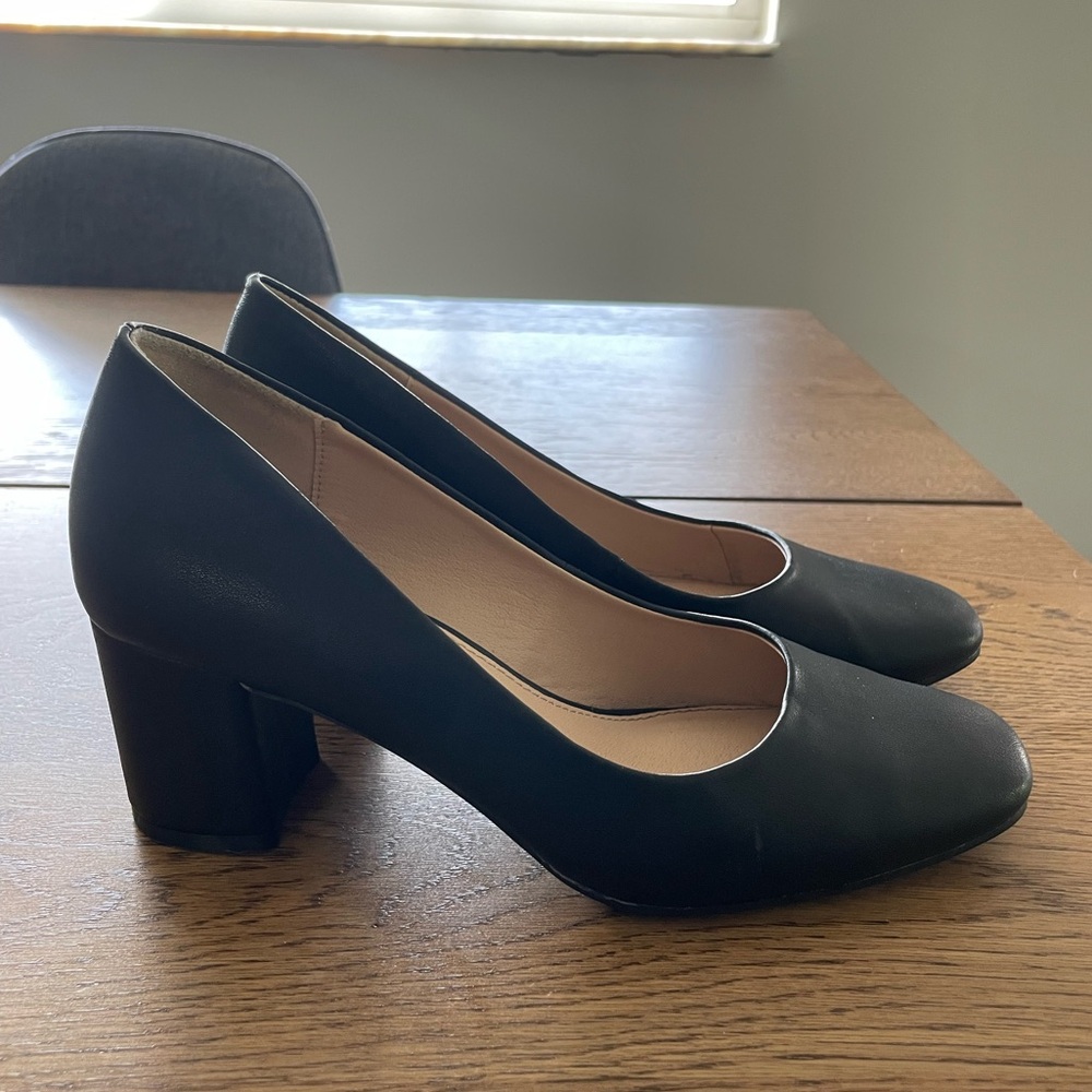 Lauren Blackwell Chantria Pump
